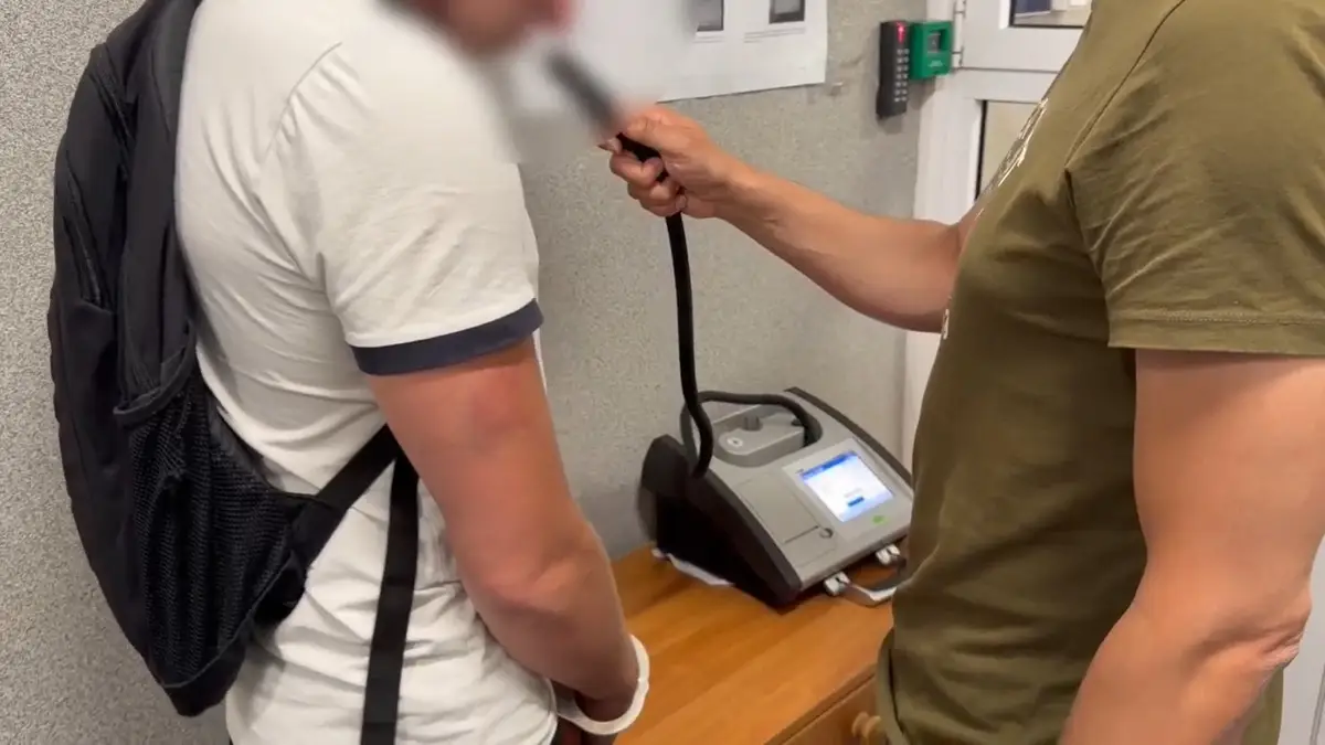 Policja zatrzymała pijanego złodzieja samochodu