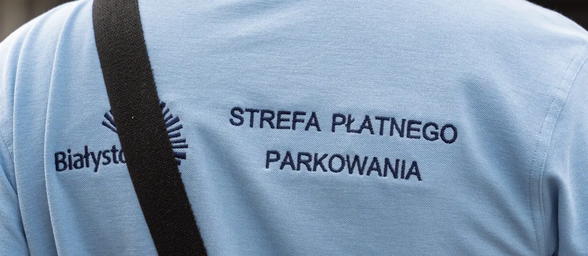 Nowe umundurowanie dla kontrolerów Strefy Płatnego Parkowania w Białymstoku