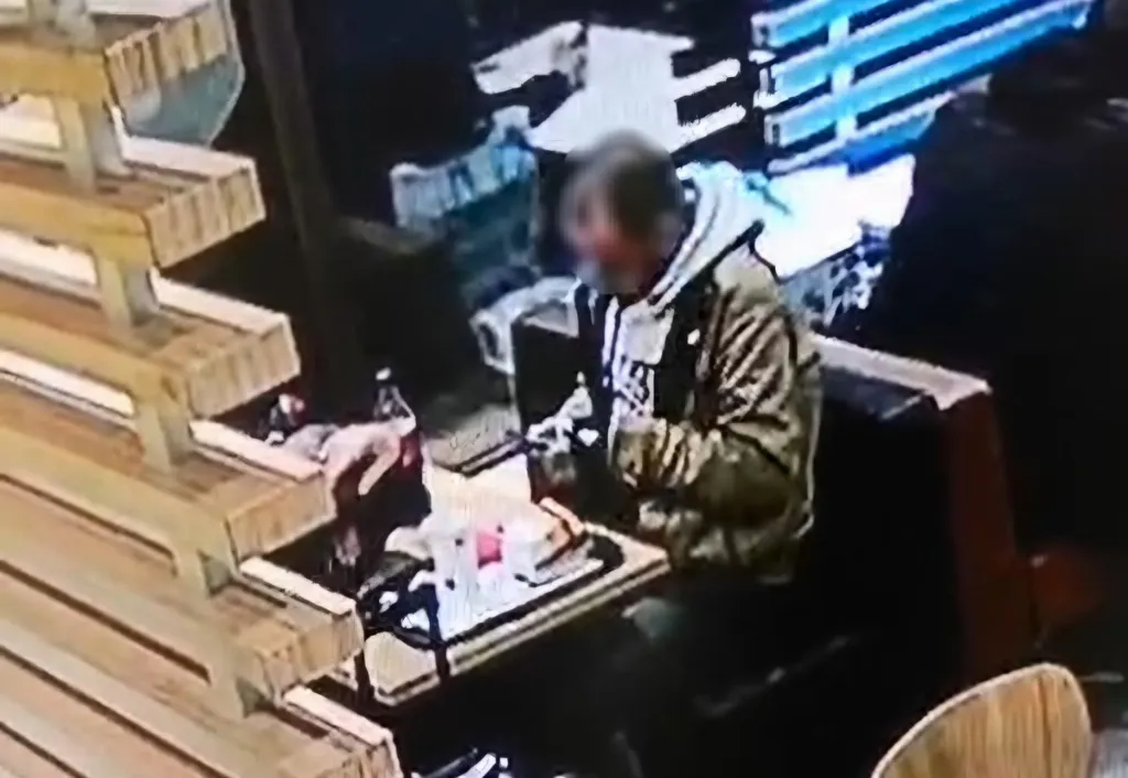 Mężczyzna zatrzymany po kradzieży telefonu ze snu w restauracji