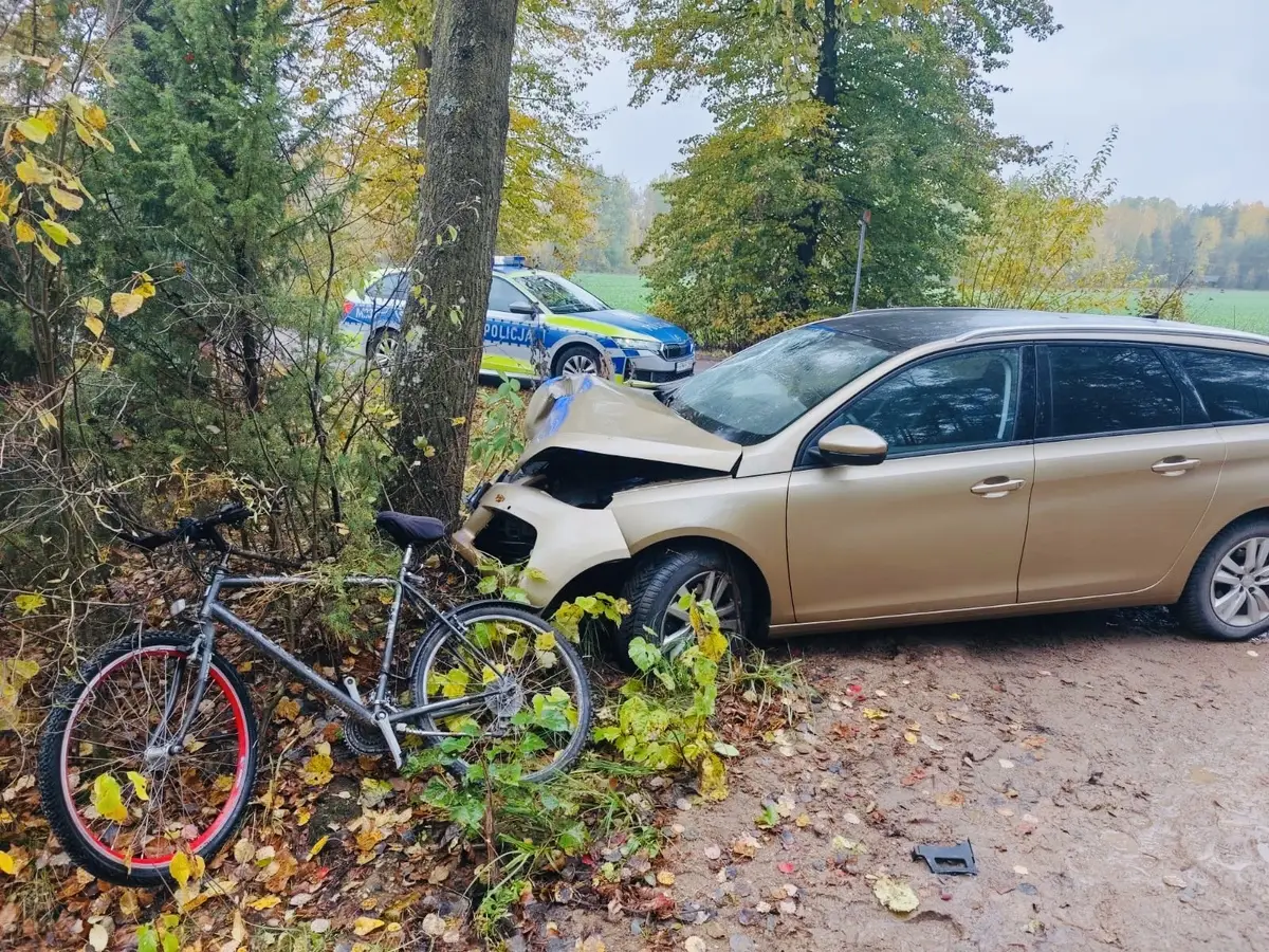 Kolizja rowerzysty i kierowcy Peugeota pod wpływem alkoholu