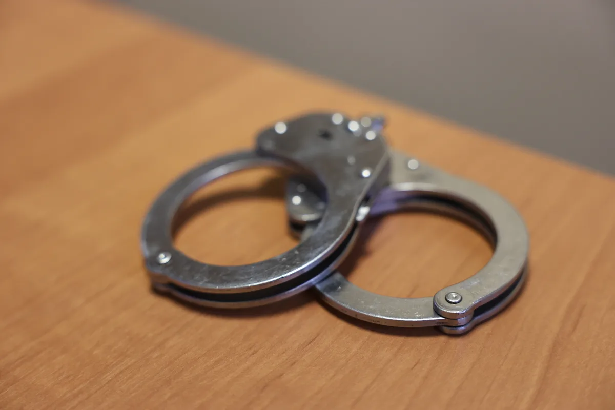 Policjanci zatrzymali poszukiwanych, w tym 42-latka z rozterkami