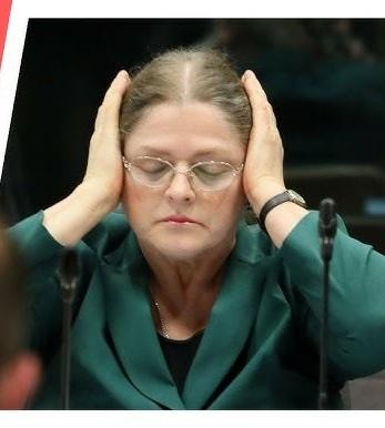 Karykatura Krystyny Pawłowicz, ilustrująca jej wyraziste wypowiedzi i kontrowersyjne publiczne wystąpienia.