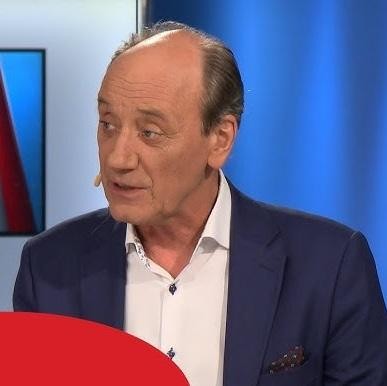 Ewolucja gier wideo FIFA z konsolami do gier.