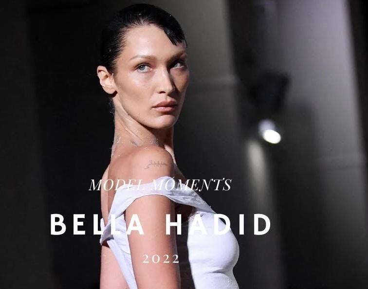 Bella Hadid na wybiegu, prezentująca awangardową stylizację podczas pokazu mody.